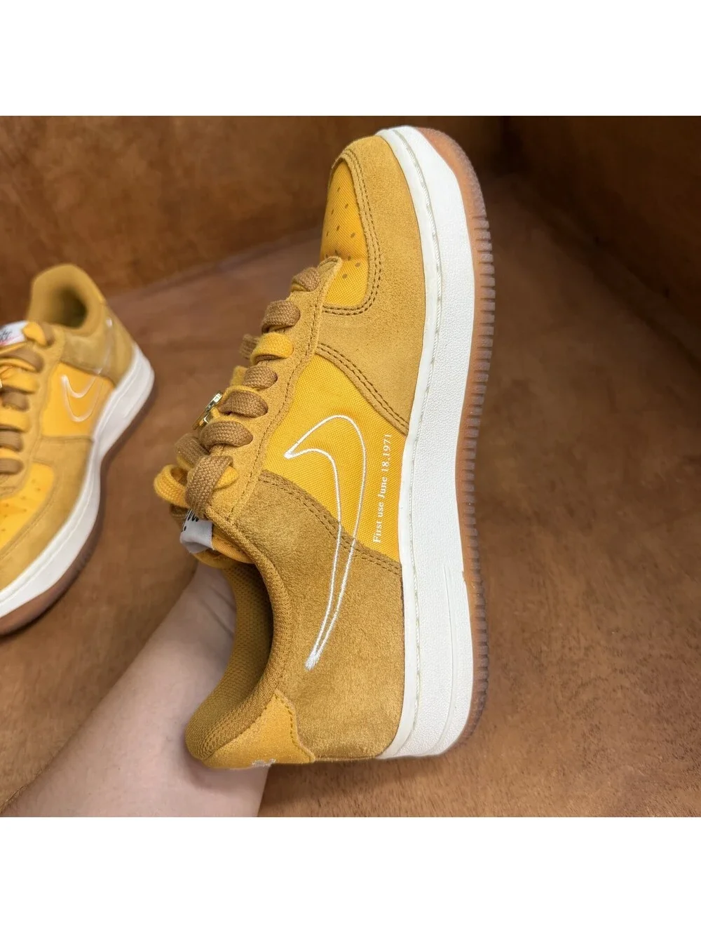 Nike Air Force 1 Low Shoes Womens Size 6 University Gold Suede Gum DA8302-700